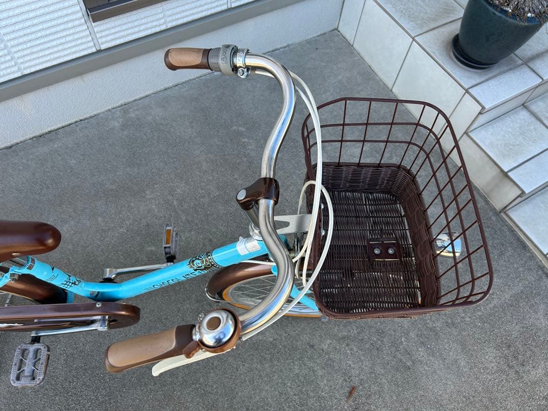 子供用自転車 水色 バスケット付き　22インチ