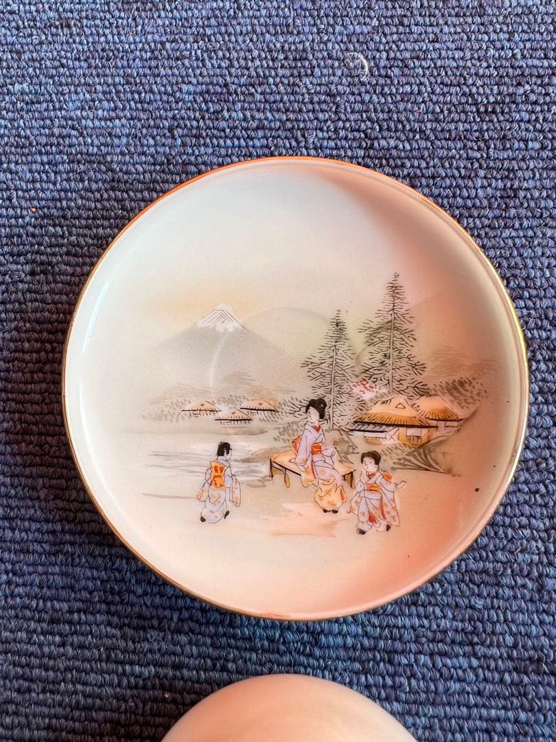 964  明治期　英国里帰り品　色絵陽刻美人富士文卵殻手　カップ＆ソーサー
