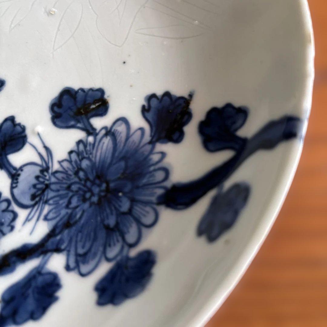 明時代古染め付け　 上手陰刻草花図約七寸皿