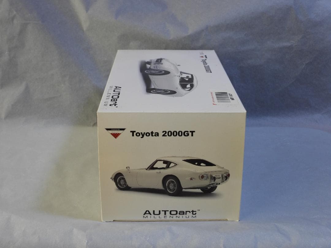 ミニカー AUTOart TOYOTA 2000GT 1/18