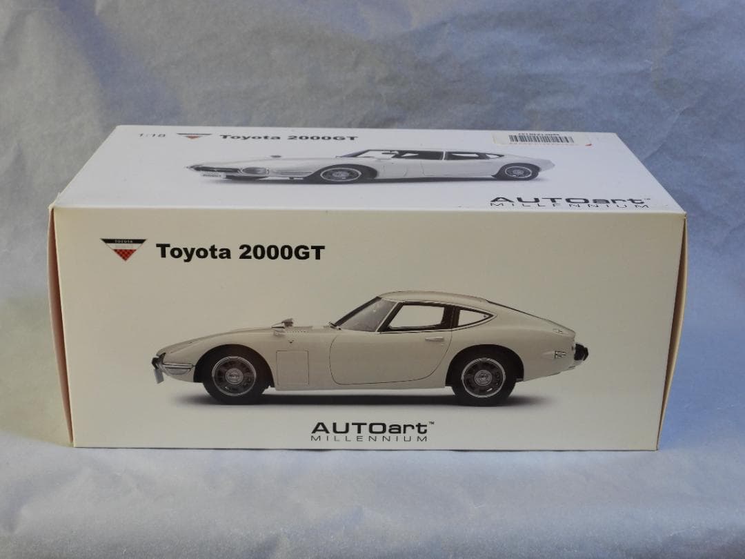 ミニカー AUTOart TOYOTA 2000GT 1/18