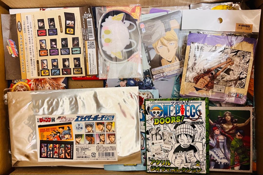 ジャンプ one piece ナルト 家庭教師 アニメキャラグッズ大量まとめ売り