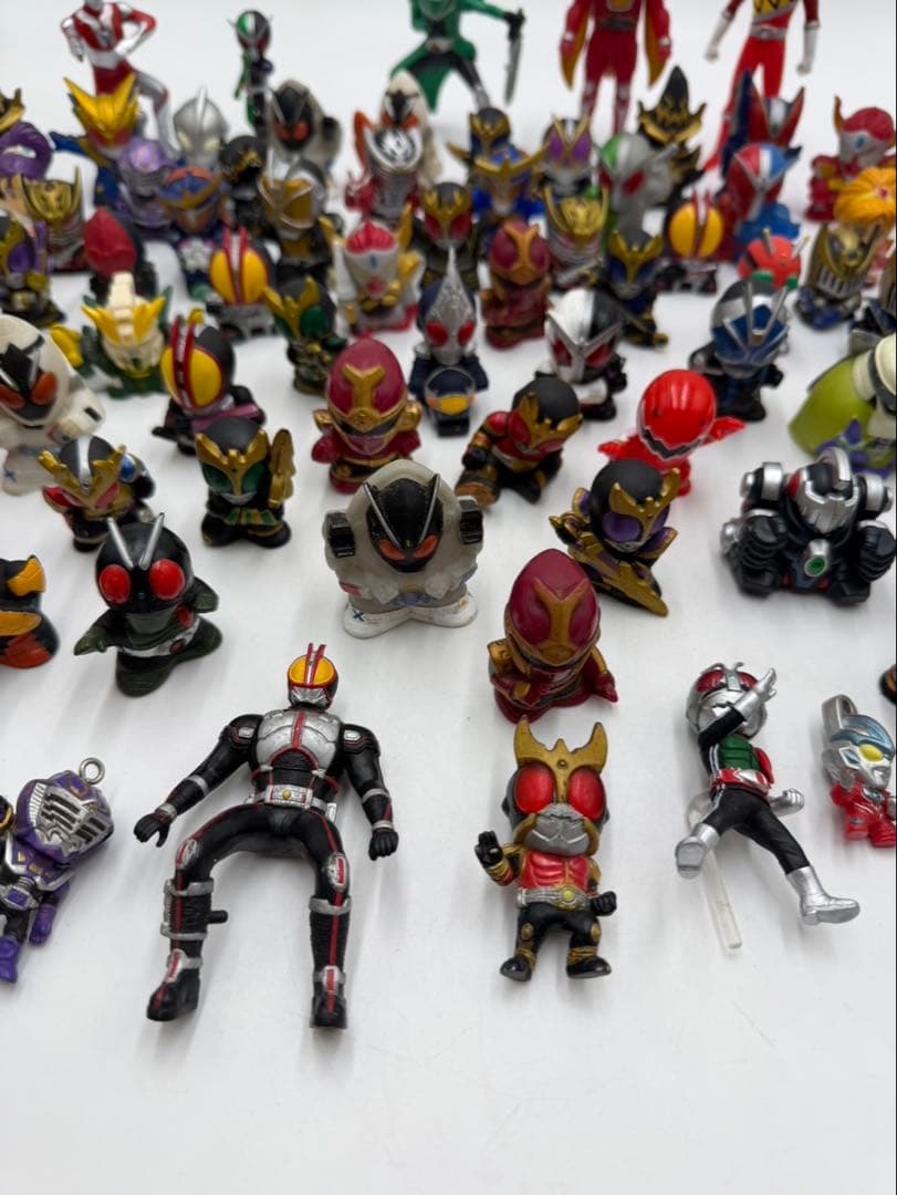 仮面ライダー　ウルトラマン　プリキュアなど　指人形　フィギュア　色々　大量