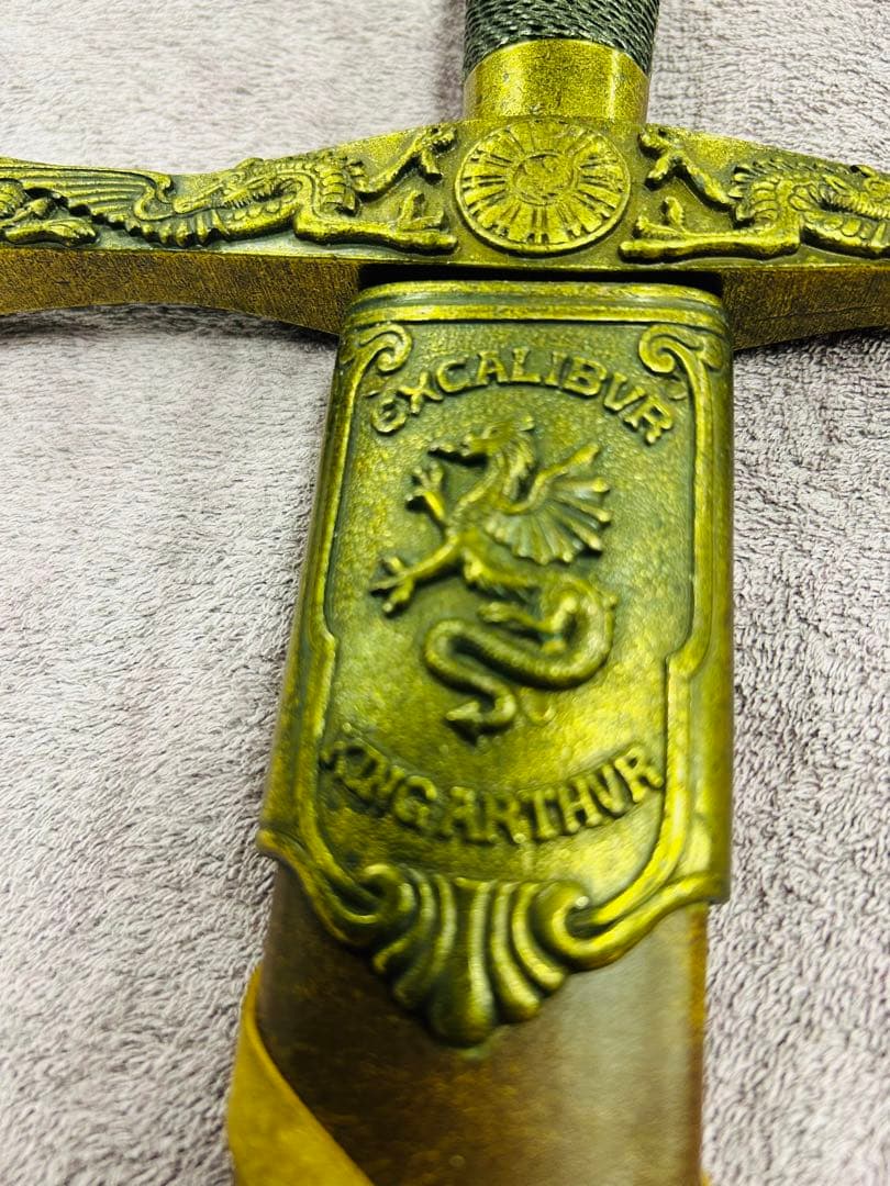 金属製の彫刻入り剣 約120cm