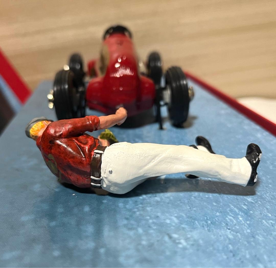 Vivienne Westwood コラボ　Schuco ミニカー　レッド