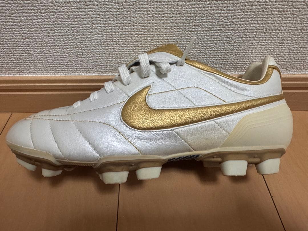Nike エアレジェンド・スパイク ホワイト/ゴールド