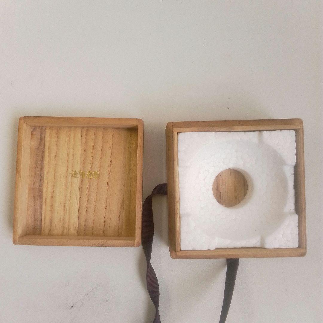 葉と花の模様が美しい銀製の小皿 木製の箱付き