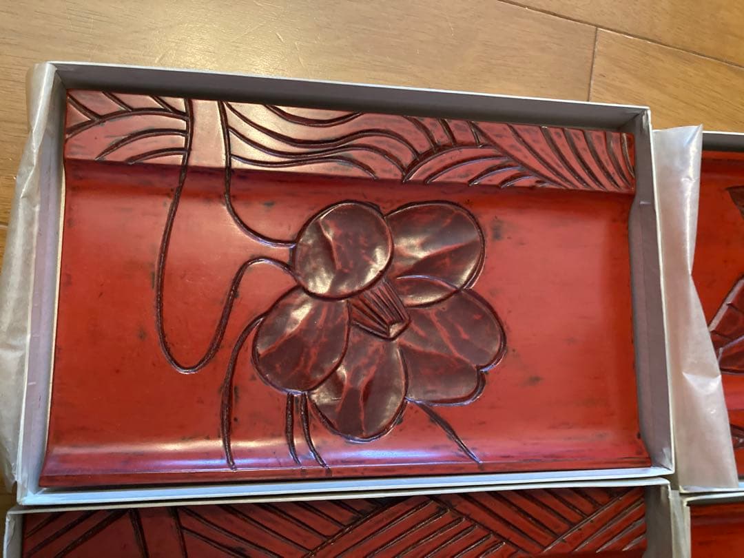 赤い漆器 膳 6枚セット 花彫刻