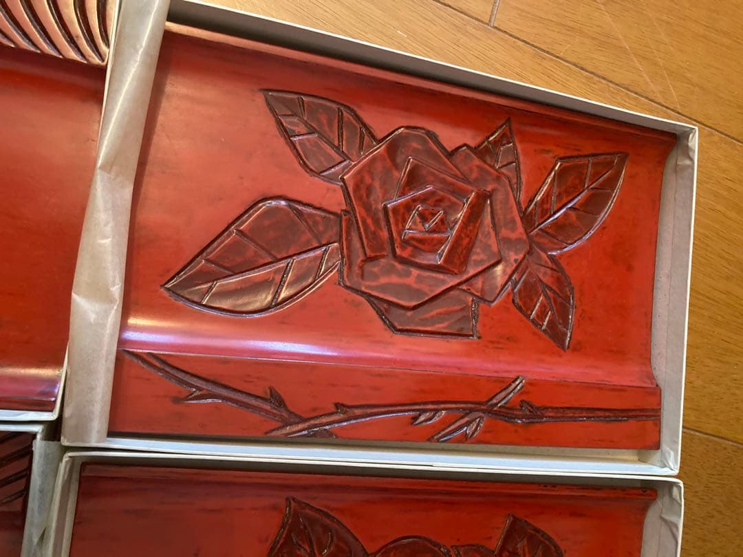 赤い漆器 膳 6枚セット 花彫刻