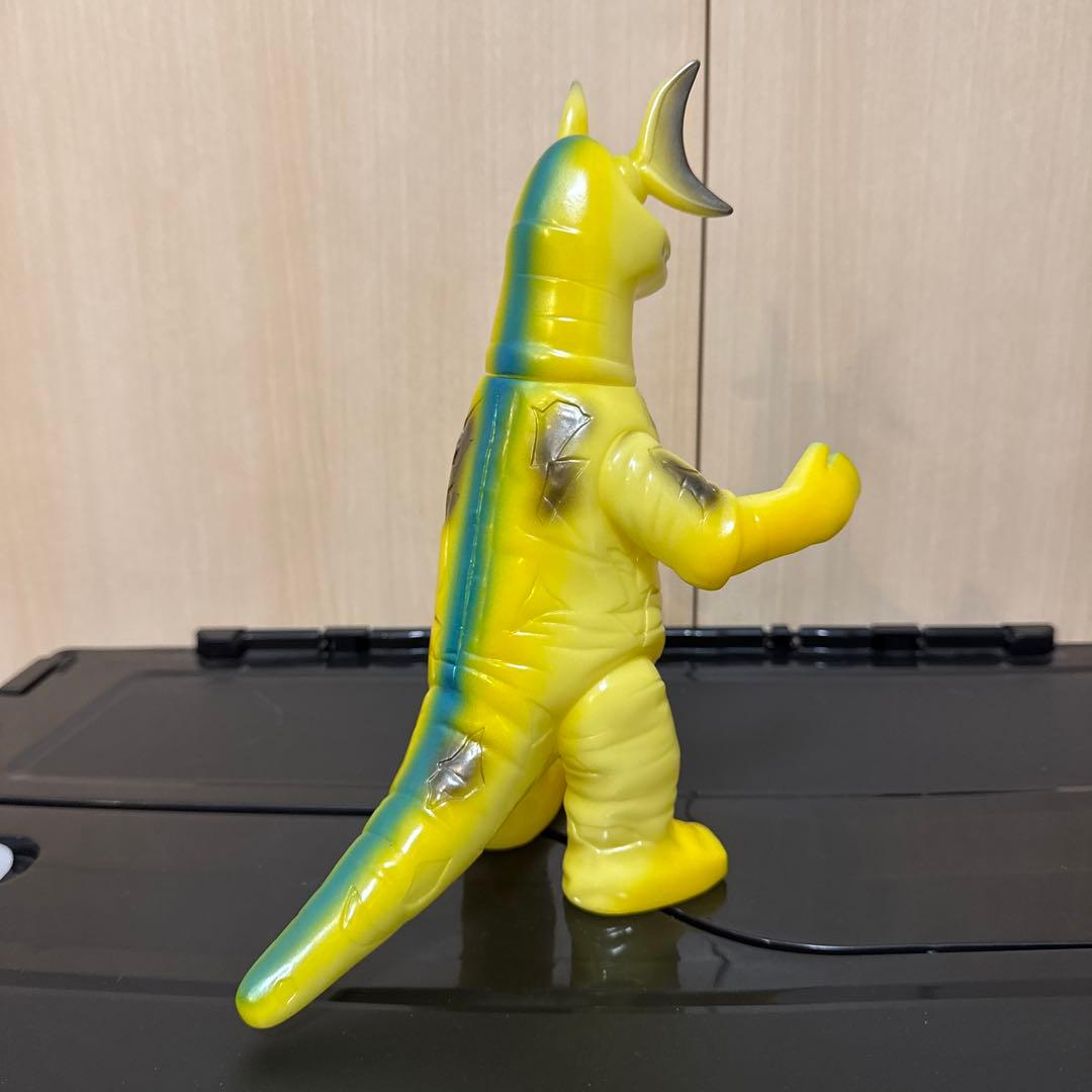 怪獣郷　エレキング　再生　蓄光