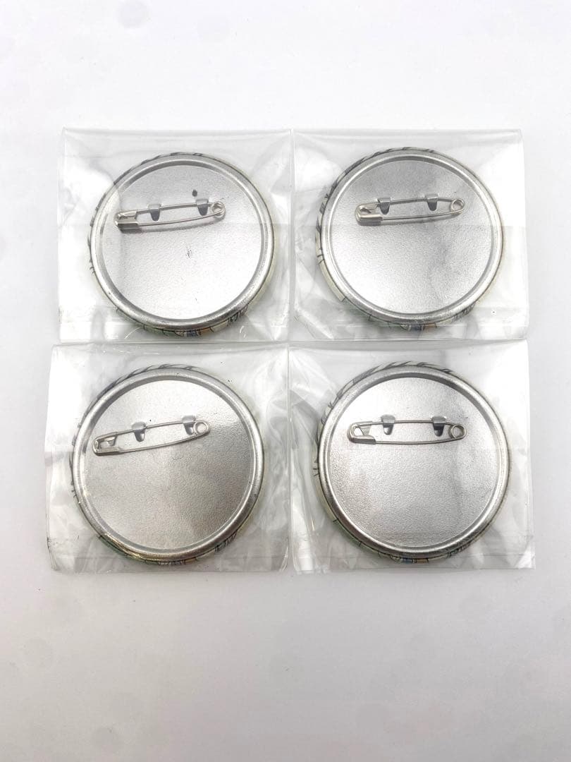 進撃の巨人 ミカサ きゃにめ cd柄 ジャケット 缶バッジ wit
