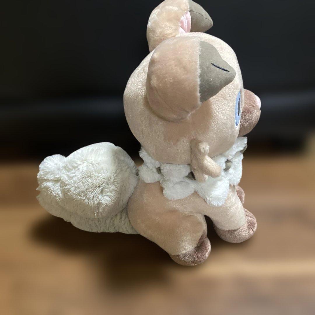 ポケモン　おすわりぬいぐるみ　イワンコ