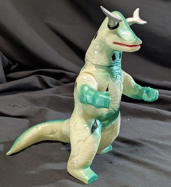 エレキング「ウルトラセブン」登場怪獣（ブルマァク復刻）蓄光版ソフビフィギュア