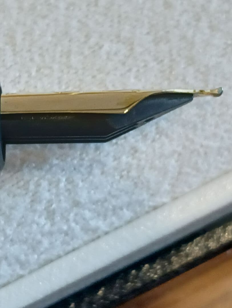 MONT BLANC 万年筆 F ノブレスマーブルゴールド　セール