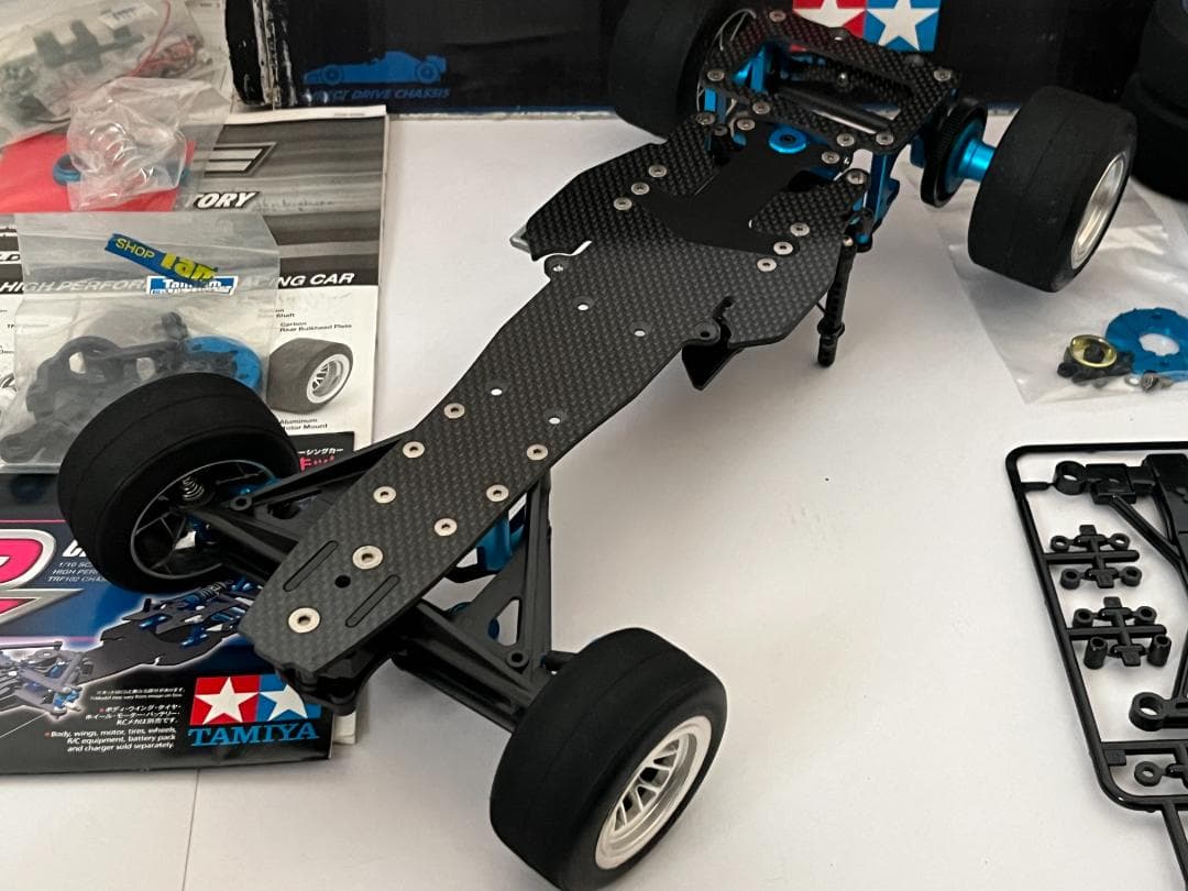 タミヤ 1/10 2WD TRF102 メカレスシャーシ 箱・説明書・残パーツ付
