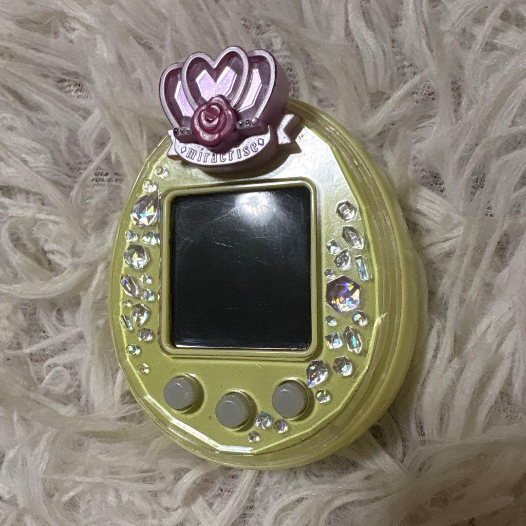 たまデコピアス付き Tamagotchi P's イエロー本体期間限定値下げ‼️