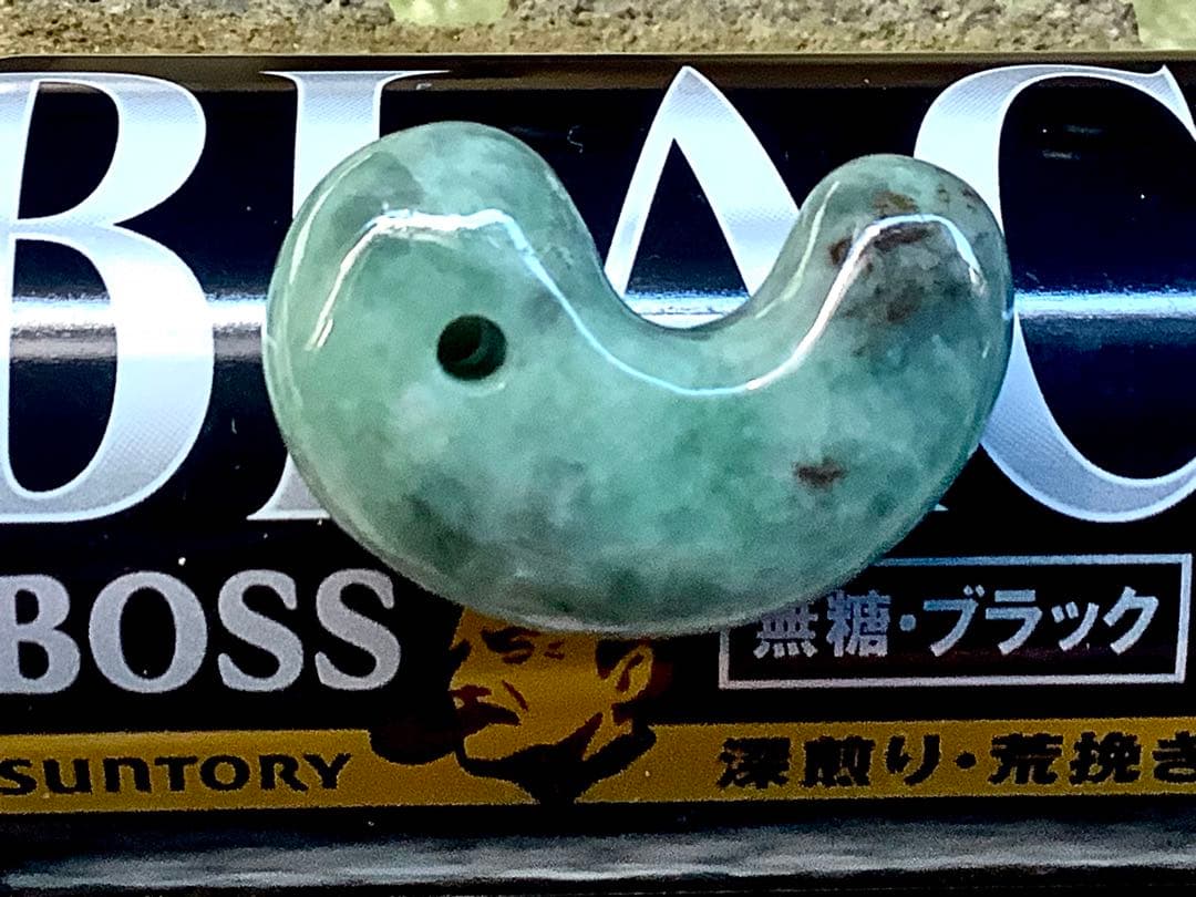 ✳味＊色良し若草色　特大*糸魚川翡翠勾玉　守護石*お守りに‼️　鑑別書取得の本物を