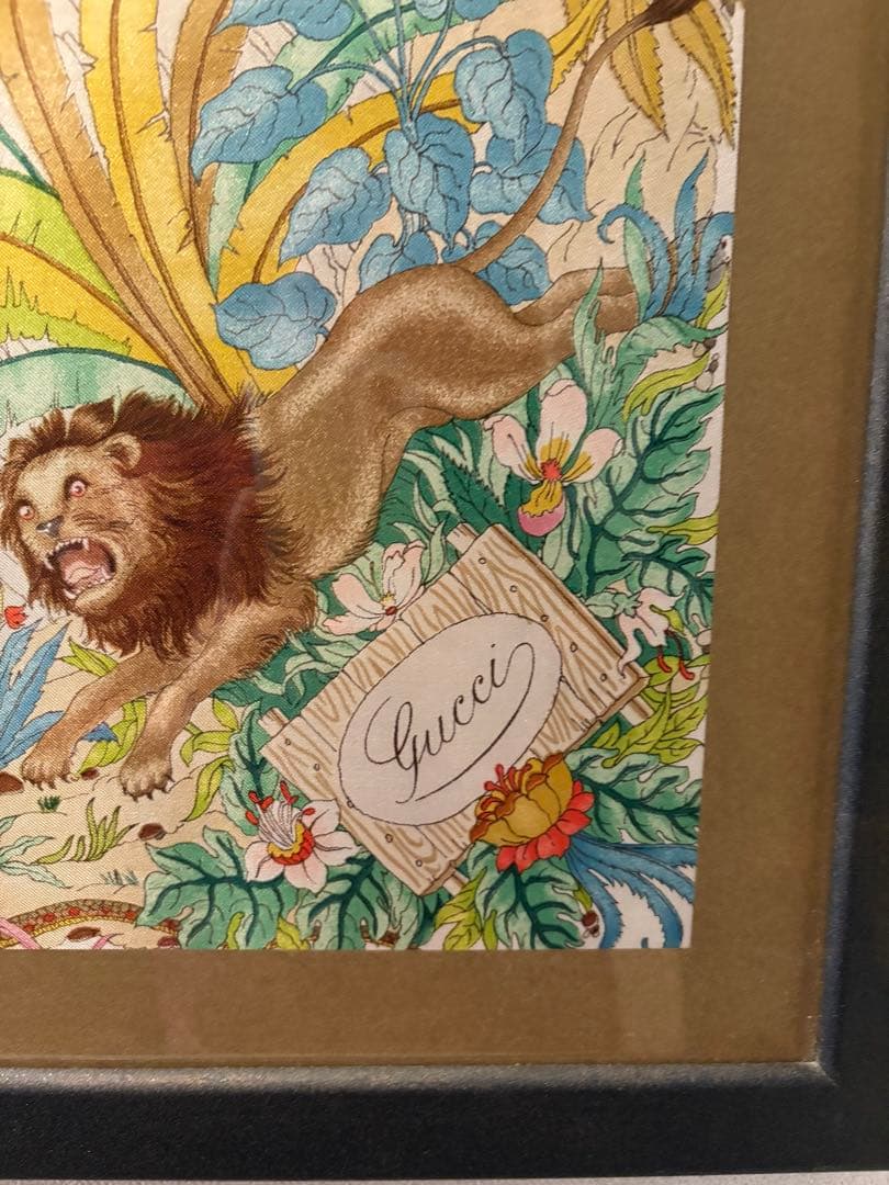 Gucci の動物柄スカーフの額装 86センチ×86センチの正方形