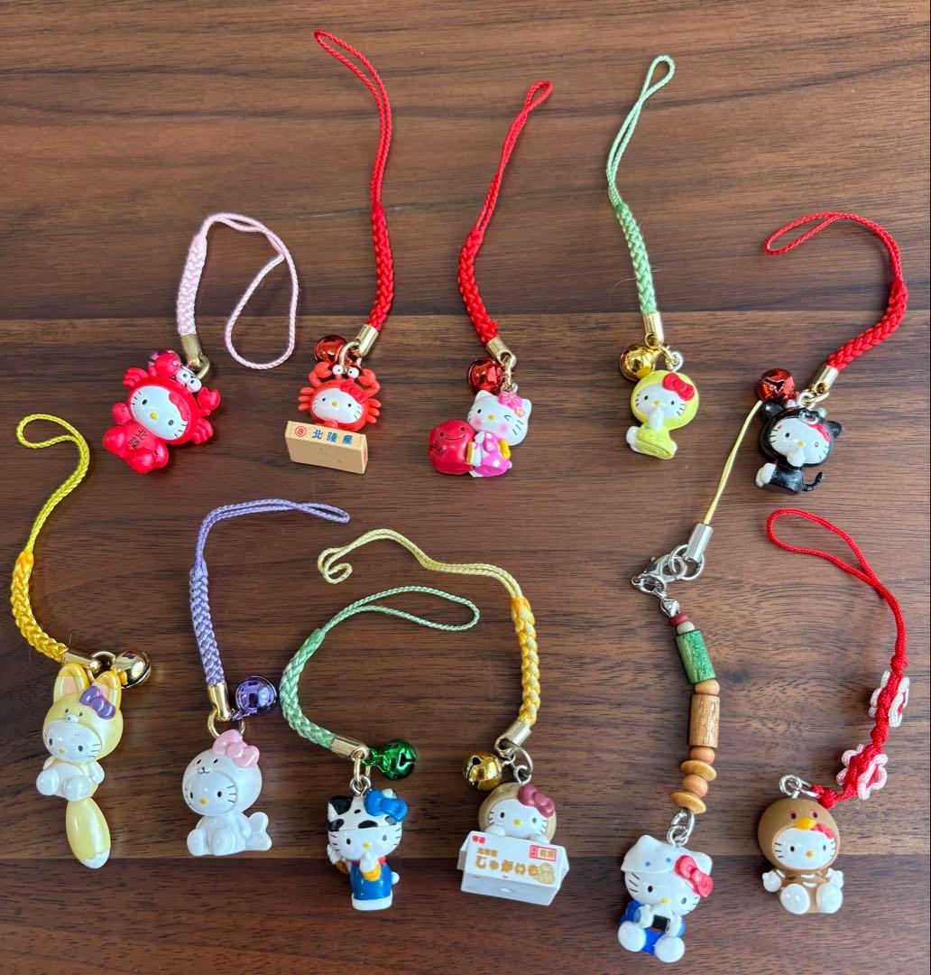 美品♡ご当地キティ根付け、キーホルダー、ピンズ　60個まとめ売り＋りんごキティ缶