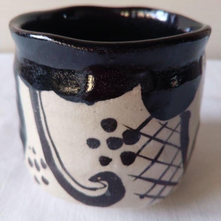 黒織部筒茶碗