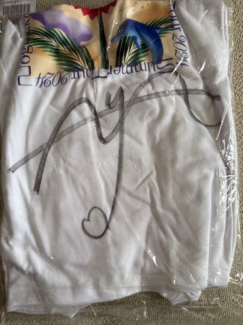 乃木坂46 小川彩　サイン入りTシャツ