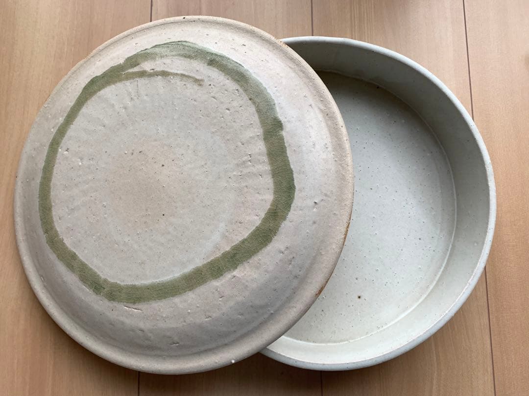 マ*ル様 円形蓋付き陶器 緑色模様