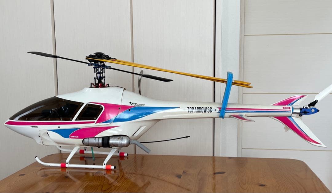 ヒロボーシャトル　TOP ARROW ボディ　ヘリコプター　ジャンク品