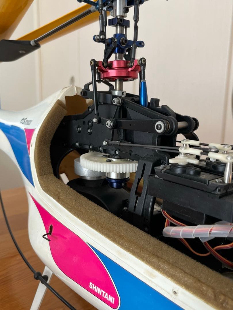 ヒロボーシャトル　TOP ARROW ボディ　ヘリコプター　ジャンク品