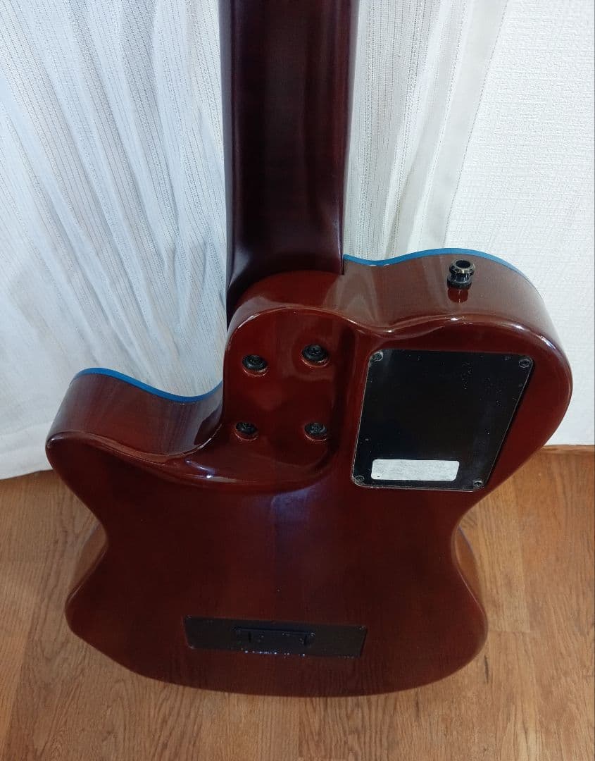 Godin Multiac エレアコ・オーシャンブルー仕立て