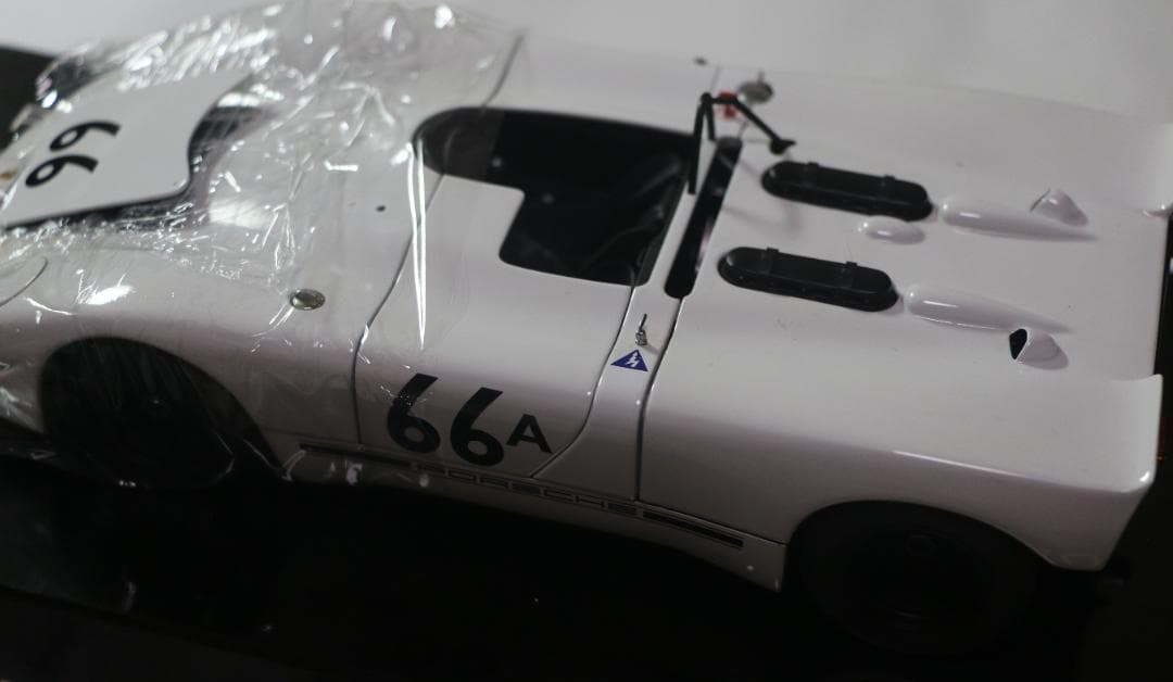 オートアート製　ポルシェ９０８／２　スティーブ•マックィーン仕様 　１／１8』