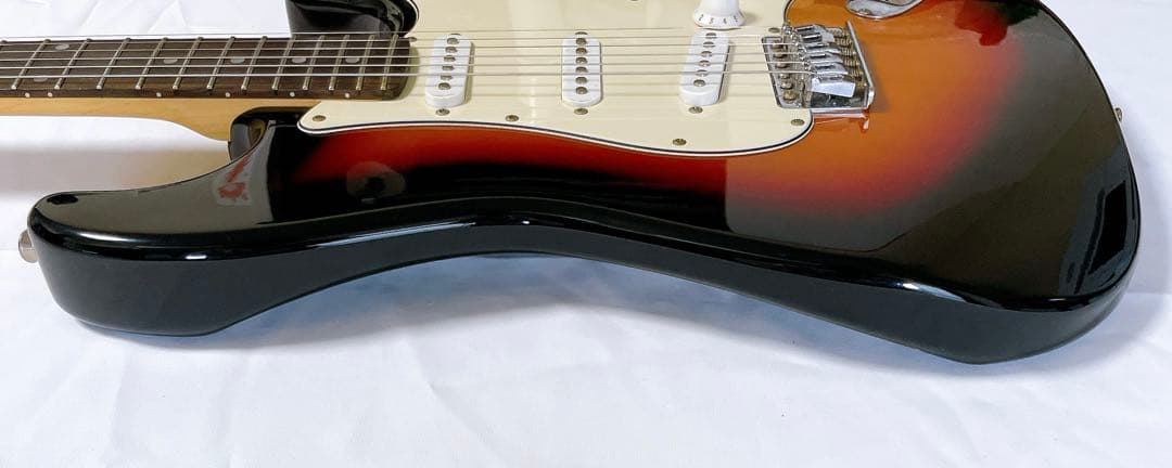 bacchus universe series　サンバースト　ストラトタイプ