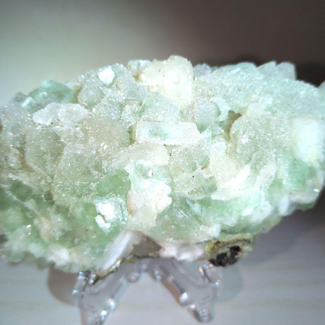 グリーンアポフィライト （魚眼石）　鉱物標本