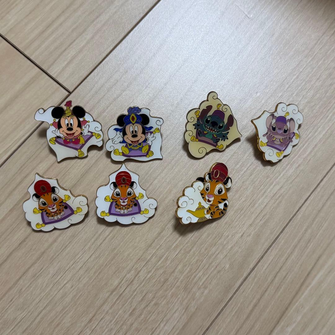 ディズニー ピンバッジ チャーム 35個 バラ売り可