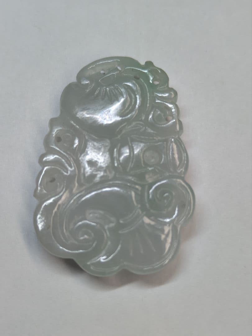 翡翠　ペンダントトップ　骨董　古玩　水晶　お守り　御守り　彫刻　玉石