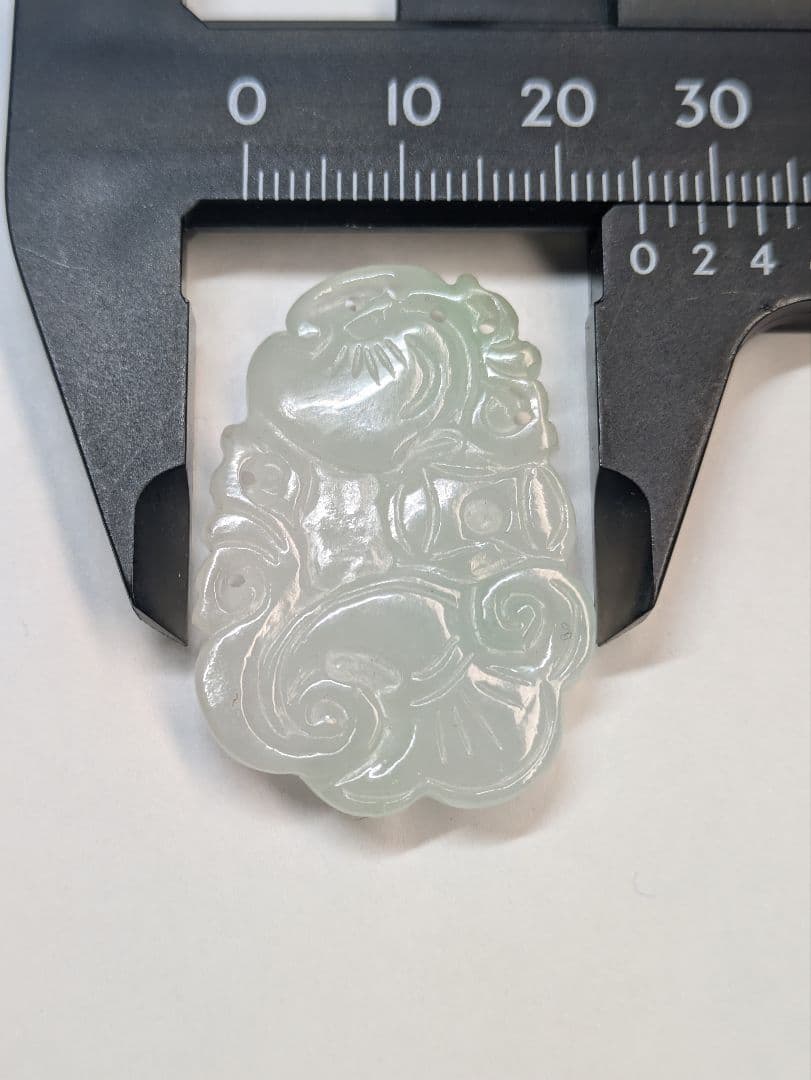翡翠　ペンダントトップ　骨董　古玩　水晶　お守り　御守り　彫刻　玉石