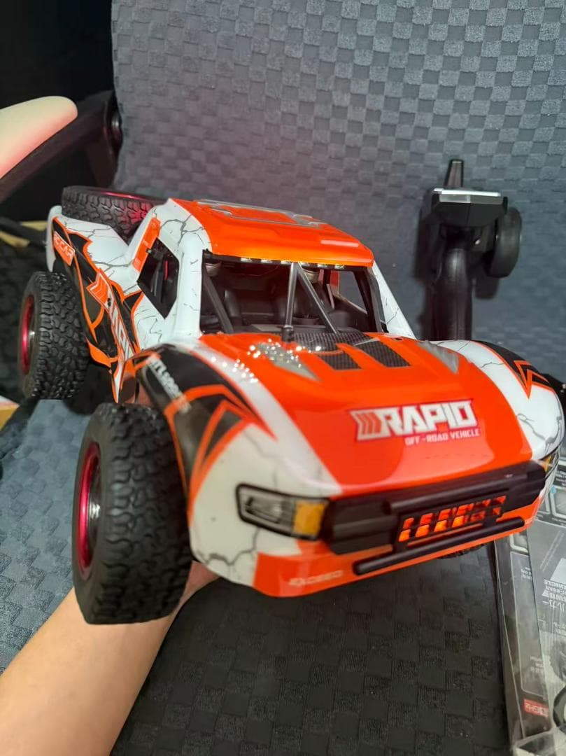 ブラシレス ラジコンカー 70km/h 35CM 四輪駆動 オフロード 高速車