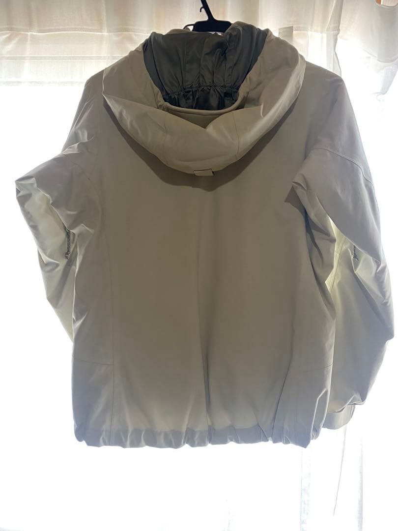 モンベル　ストームパーカSサイズ　アイボリー