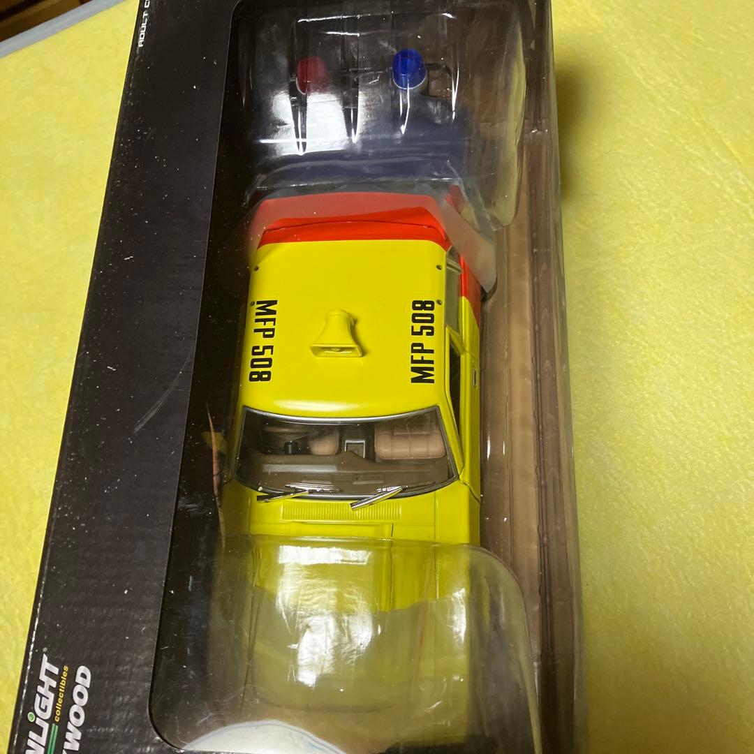 マッドマックス1974 Ford Falcon XB パトカー 1/18スケール
