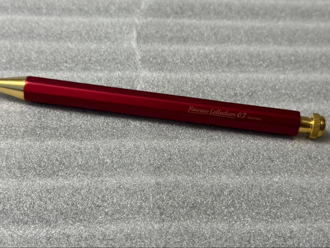 カヴェコスペシャル　レッド　0.7mm