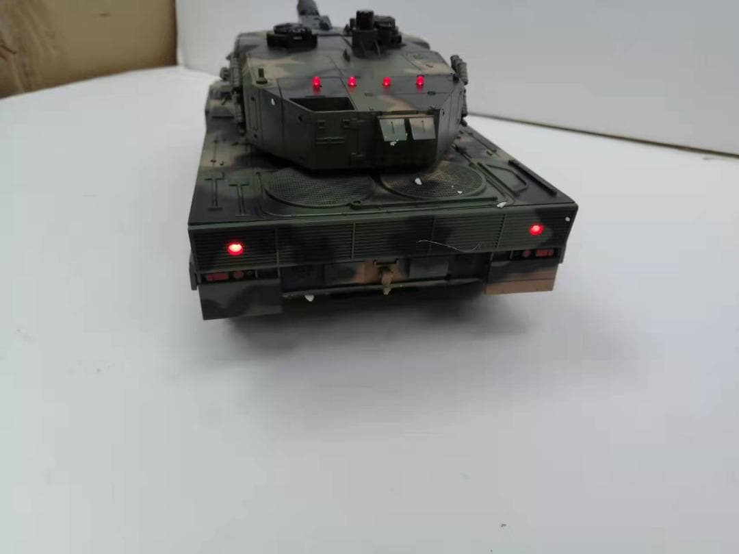 1/24戦車ラジコン　ドイツレオパルド　2.4G　BB弾・赤外線対戦・発煙