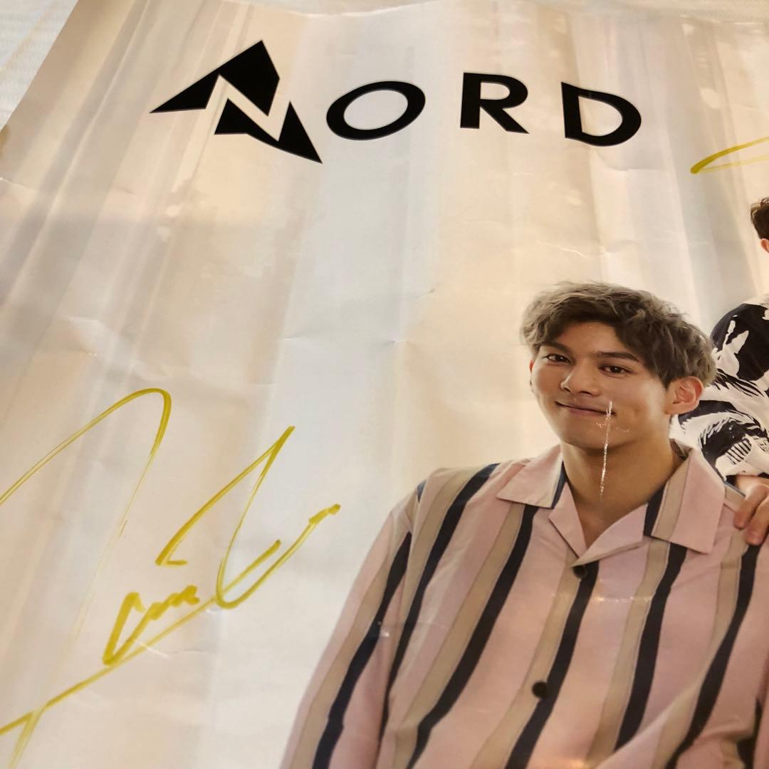 〈訳あり品〉　NORD サイン入りグループポスター
