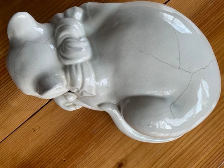 白磁焼の眠り猫