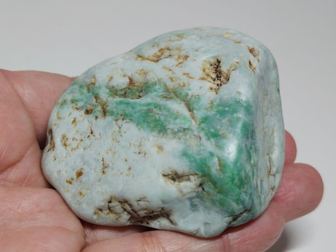 鮮緑 200g 翡翠 ヒスイ 原石 鑑賞石 自然石 誕生石 鉱物 鉱石 水石