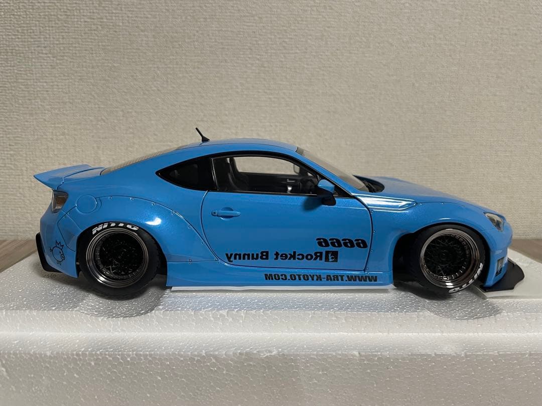 オートアート　ROCKT BANNY 86 1/18 メタリックスカイブルー