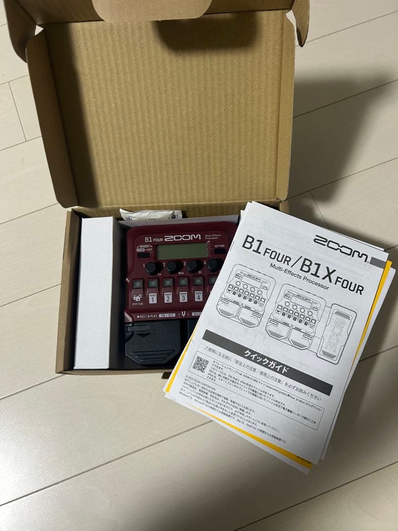 【新品・未使用品】ZOOM B1 FOUR マルチエフェクター　※おまけ付き