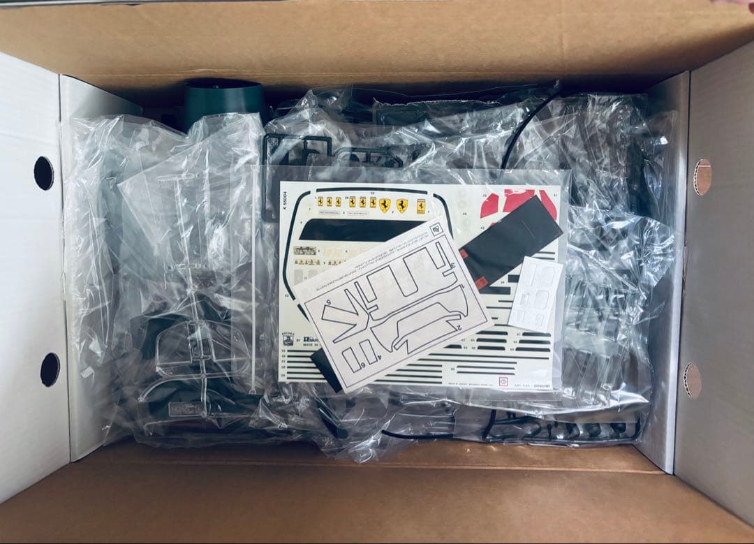 Ferrari F40 1/8スケールモデルキット
