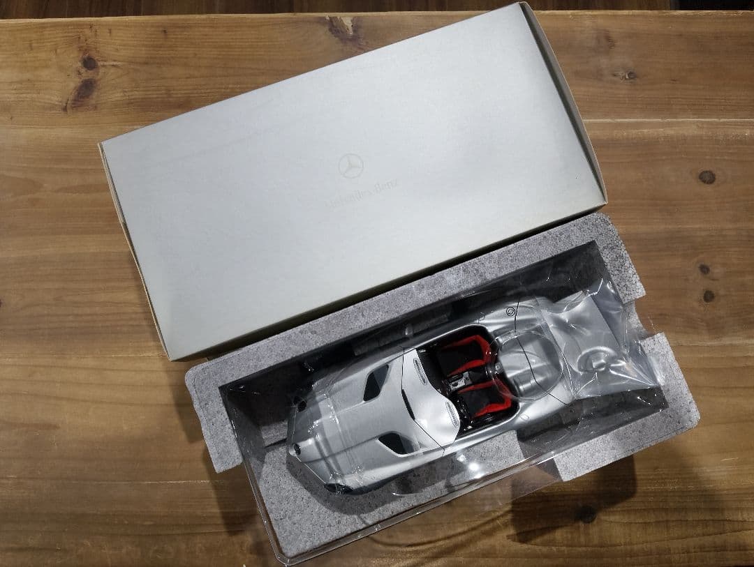 1/18 メルセデスベンツ　SLR　マクラーレン　スターリングモス　ミニカー