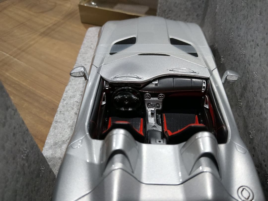 1/18 メルセデスベンツ　SLR　マクラーレン　スターリングモス　ミニカー