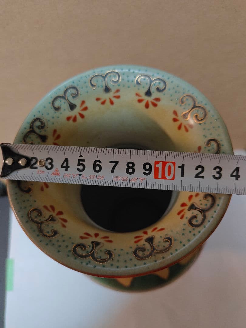 日本の伝統的な絵柄が施された陶器の花瓶非常にまれ