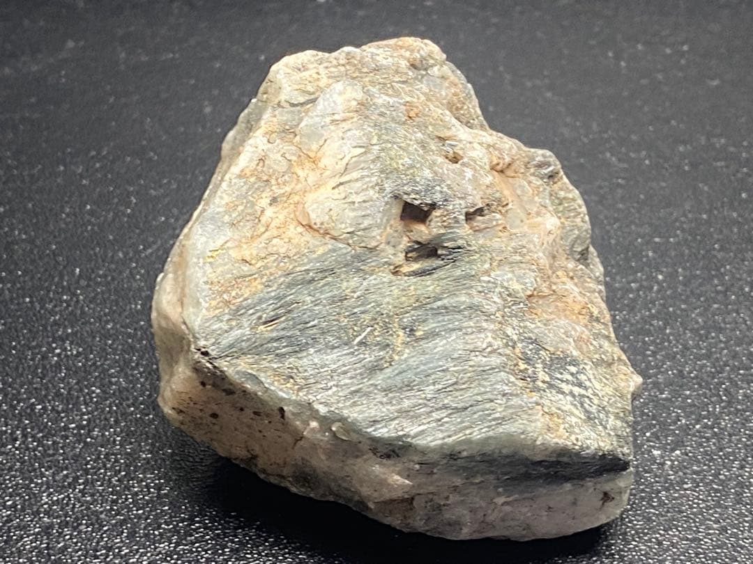 ザギ水晶　ザギマウンテンクォーツ リーベカイト　エジリン　228g
